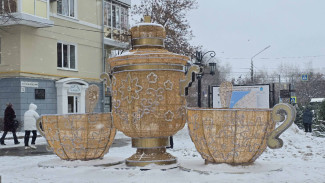 В Самаре украсили новогодними декорациями улицу Ленинградскую