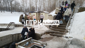 В праздник Богоявления самарские верующие устремились на родник у Царева Кургана