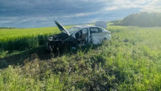 Самарские спасатели рассказали о состоянии пострадавших в ДТП с грузовиком