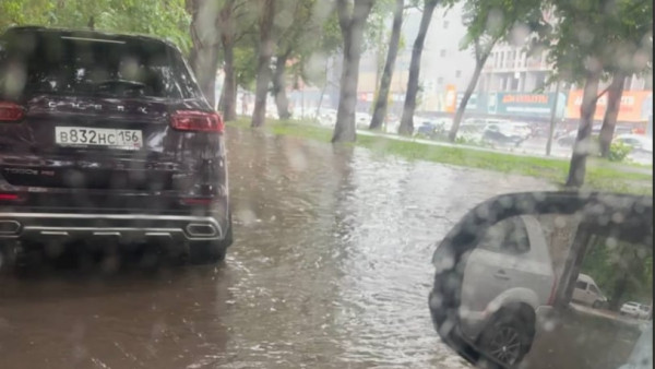 После ливня стеной ЖК на Ново-Садовой и Московском шоссе ушли под воду