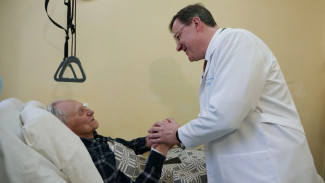 В Самаре в больнице Пирогова ветеранов поздравили с Днем Победы 