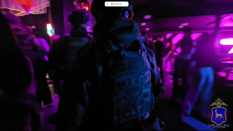 Появилось видео облавы полиции и ОМОН в самарском ночном клубе на ул. Лесной