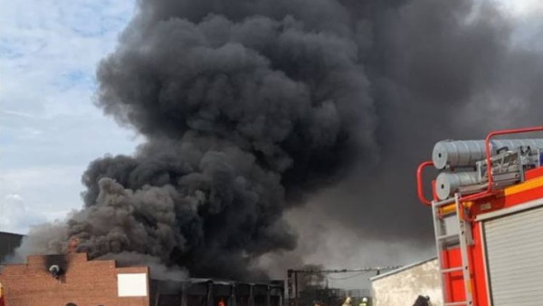 В Самарской области полиция оцепила место гигантского пожара