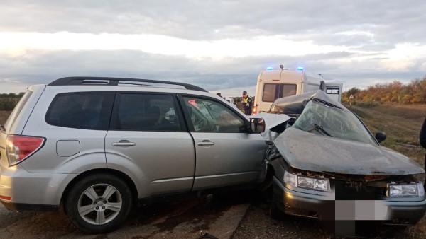 В Самарской области 2 человека погибли в лобовом столкновении