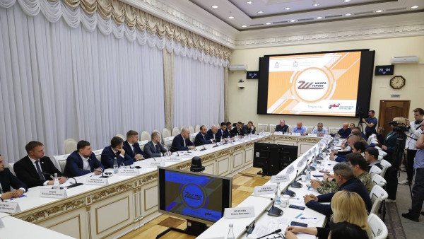 Вячеслав Федорищев встретился с выпускниками первого потока региональной программы «Школа героев»