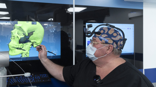 Самарский учёный отмечен госпремией за прорыв в лечении тяжелых ранений лица