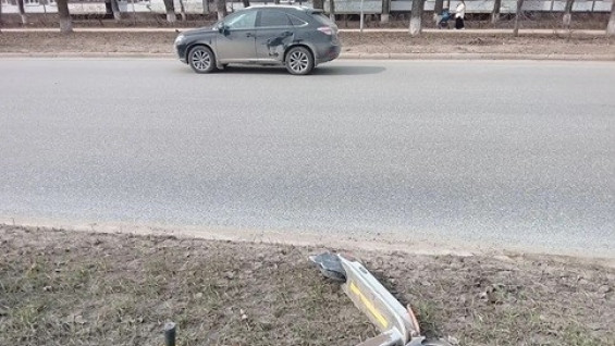 В Тольятти автомобиль сбил 15-летнего юношу на самокате