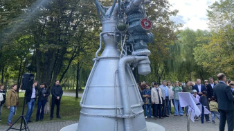 В Самаре в парке Гагарина торжественно открыли памятник легендарному ракетному двигателю НК-33