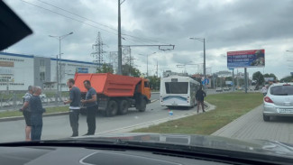 22 июня автобус и КАМАЗ парализовали движение на Московском шоссе 