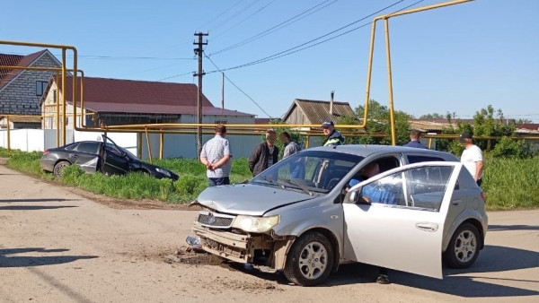 В Самарской области произошло столкновение 2 легковых авто