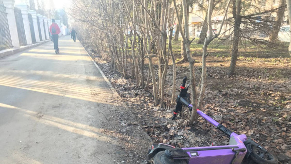 В Самаре водитель Volvo S40 сбил двух 9-летних мальчиков на электросамокате