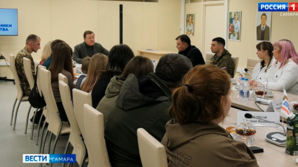 Губернатор Дмитрий Азаров провел прием по личным вопросам ветеранов СВО и членов семей военнослужащих