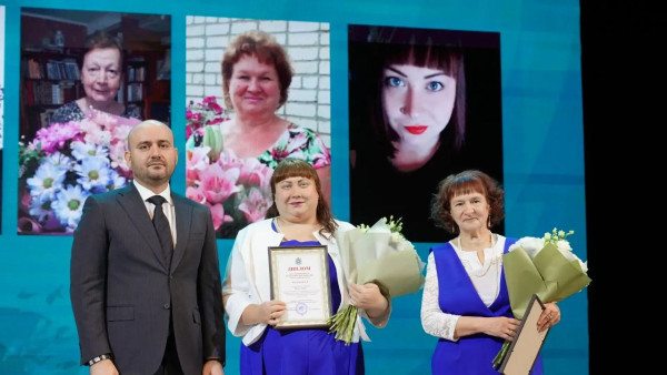 Вячеслав Федорищев наградил лучших учителей Самарской области