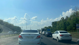 Гигантская пробка образовалась на въезде в Самару 8 августа