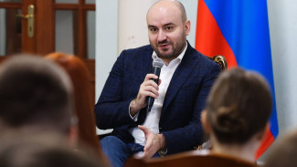 Вячеслав Федорищев встретился с лучшими выпускниками и вручил награды за высокие достижения в учебе