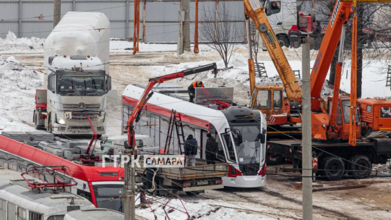 Новые вагоны «Львята» ставят на рельсы в Северном депо Самары. Фото