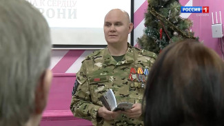 Ветеран спецоперации с позывным Поэт прочитал стихи о войне в самарской библиотеке