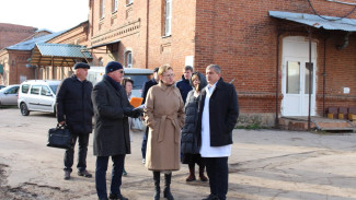 Омбудсмен Елена Лапушкина проинспектировала Самарскую областную психбольницу