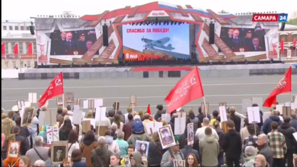 Участники Парада Победы в Самаре прослушали поздравление Президента на площади Куйбышева