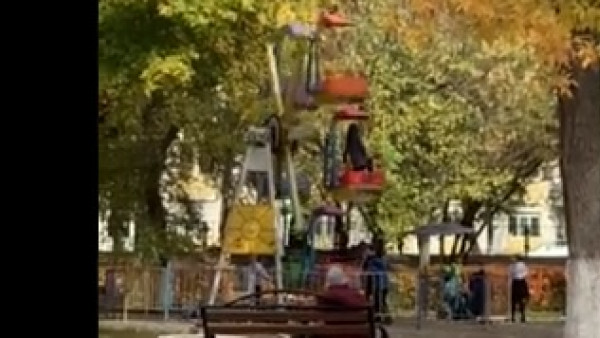 В Самаре в парке Щорса аттракционы угрожают детям