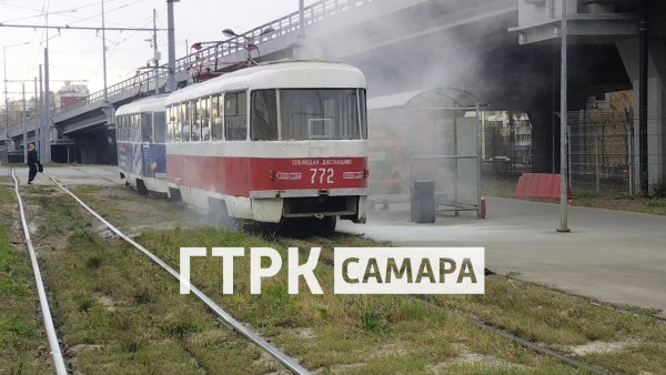 На трамвайной остановке в Самаре загорелся вагон 11 октября