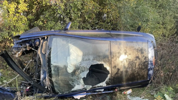 Полиция рассказала, кто пострадал в улетевшем в кювет Opel под Самарой