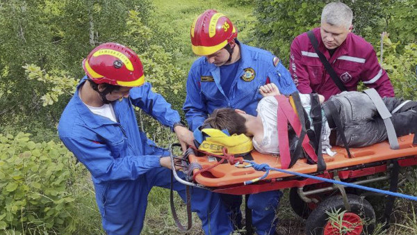 Под Самарой спасатели сняли с горы подростка с травмой ноги 