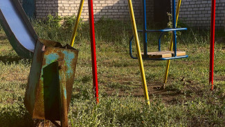 В Самаре 5-летний мальчик упал с турника и потерял сознание
