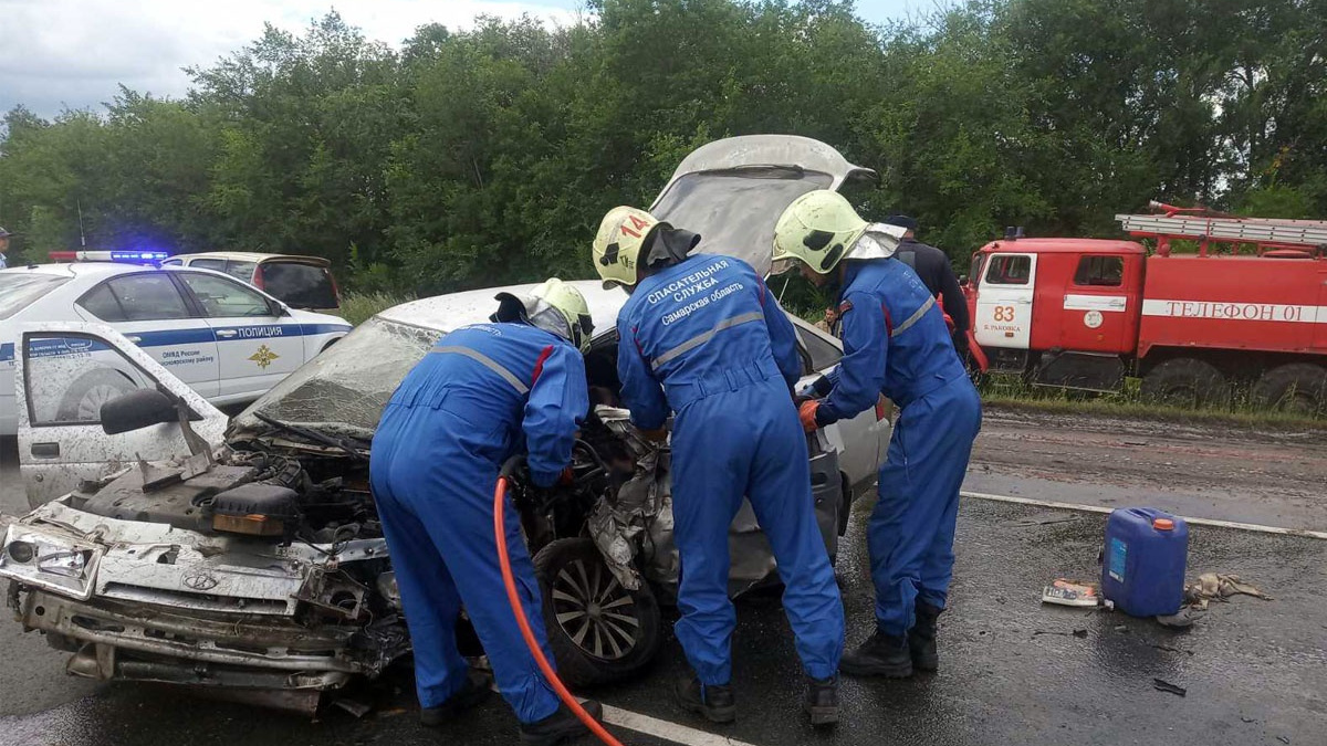 В Самарской области в страшном столкновении с фурой погиб водитель  легковушки – Новости Самары и Самарской области – ГТРК Самара