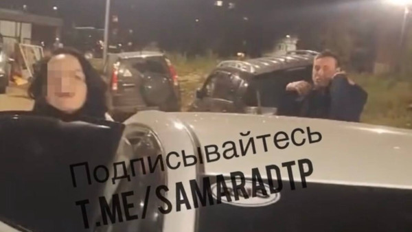 «Ведут себя по-скотски»: драка в автомобиле таксиста-мигранта завела соцсети в Самаре