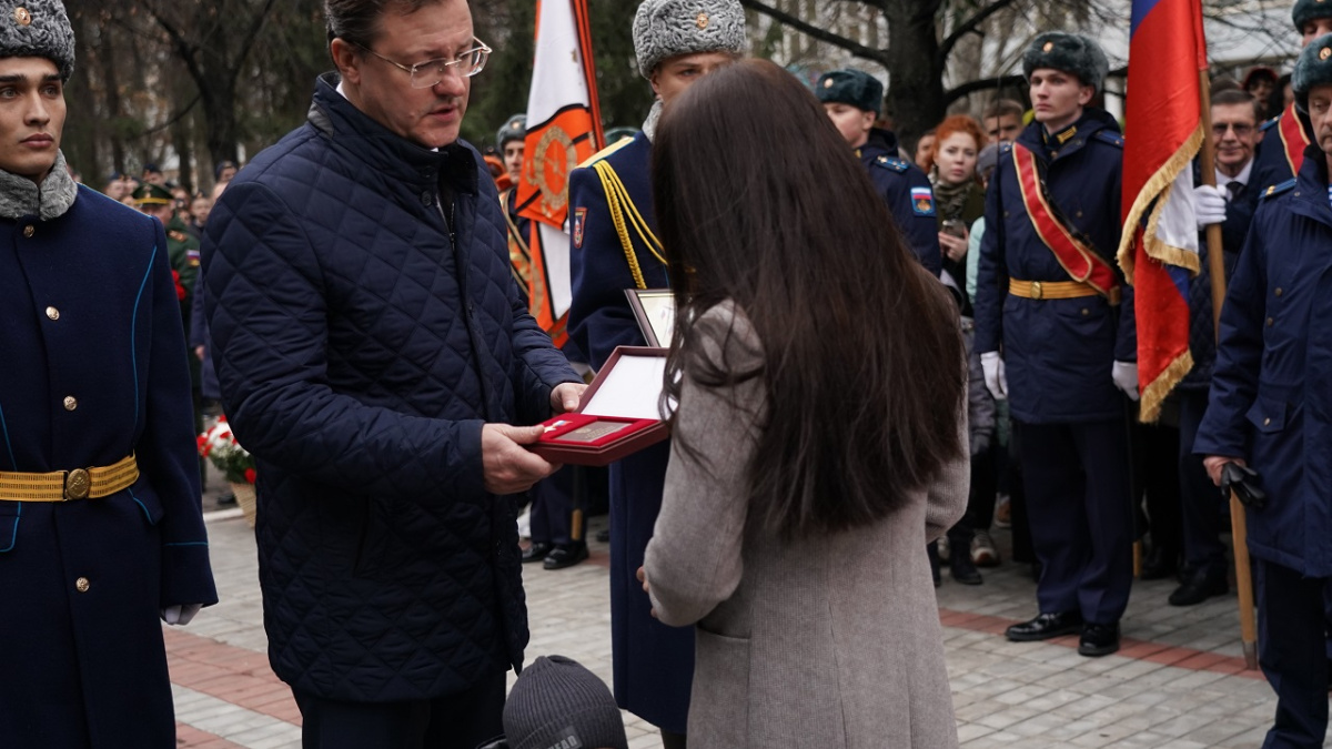 Дмитрий Азаров встретился с родными Героев России, погибших при исполнении  воинского долга – Новости Самары и Самарской области – ГТРК Самара