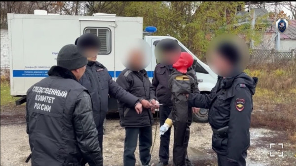 В Самарской области мужчина убил ножом одного собутыльника и тяжело ранил второго