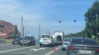 Массовое ДТП под Самарой парализовало движение в сторону аэропорта днем 13 июля