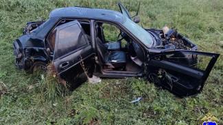 В Самарской области LADA Priora опрокинулась в кювет: пострадали двое юношей