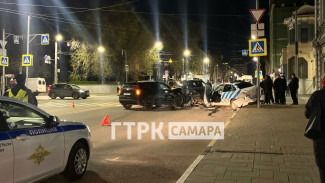 В Самаре на перекрестке жестко столкнулись три автомобиля 2 мая