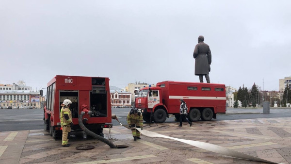 В Самаре к театру оперы и балета прибыли пожарные 14 ноября 2022 года