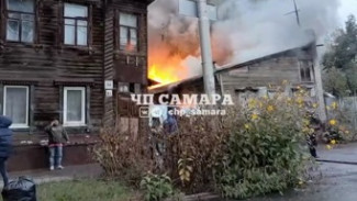 "Стояние Зои теперь закончится": В Самаре горит знаменитый дом на ул. Чкалова
