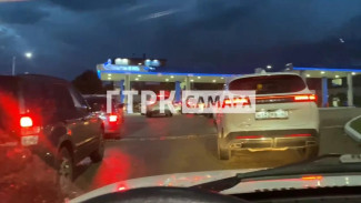 В Самаре резко возросли очереди за бензином на АЗС