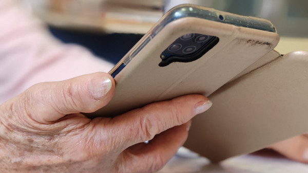 В шаге от беды: мошенники неудачно пытались обмануть пенсионерку из Самары сообщением о новых выплатах 