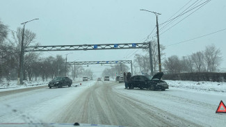 В Самарской области в сложных погодных условиях на тольяттинской дороге произошло столкновение автомобилей