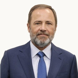 Поздравление с Международным женским днем полномочного представителя Президента РФ в ПФО Игоря Комарова