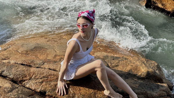 Душ над унитазом и клопы: как самарская модель выживала в Гонконге ради подиума