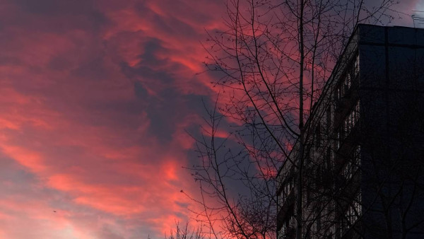 Появились кадры красной вспышки в небе над Самарой 16 ноября