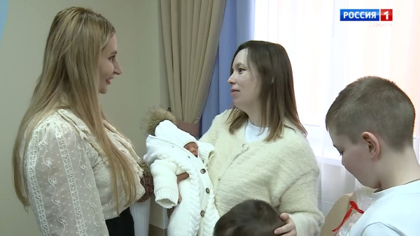 Пятому сыну в семье участника СВО из Самарской области вручили свидетельство о рождении благодаря поддержке проекта «Za любовь»