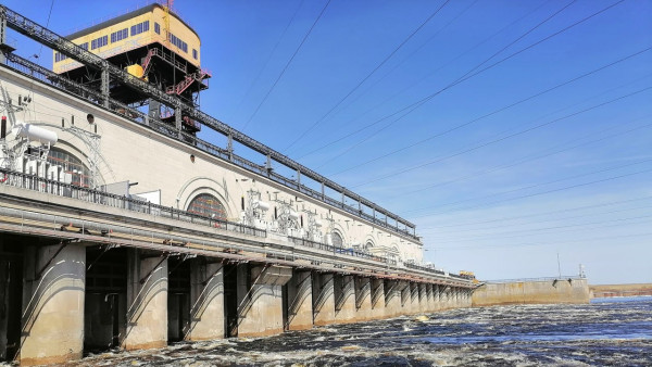 Сотрудников ГЭС обеспечили связью под водой