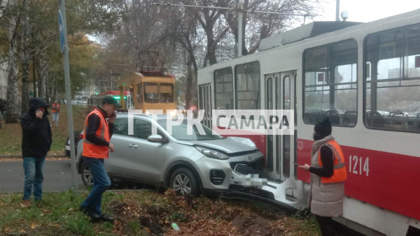 В Самаре на улице Ново-Садовой застряли трамваи 