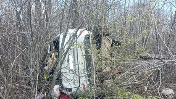 Жесткий съезд в кювет: крупная авария с "перевертышем" случилась под Самарой 