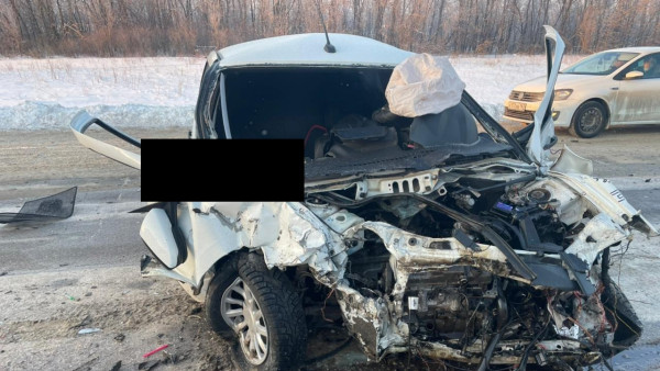 Трое погибли в лобовом ДТП на трассе в Самарской области 28 декабря 2021 года