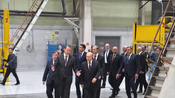 Владимир Путин после ВЭФ прибыл в Самару, где посетил завод двигателей «ОДК-Кузнецов»