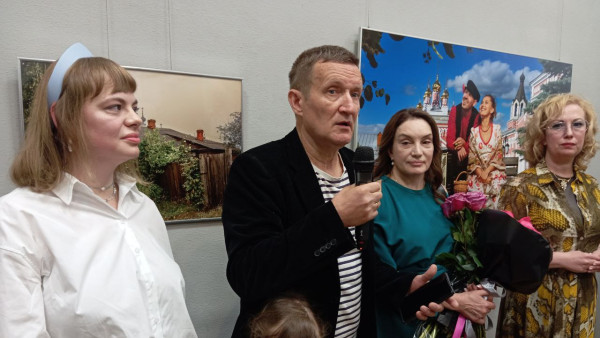 В Самаре открылась выставка известного фотографа Олега Давыдова "Пряничная Россия"